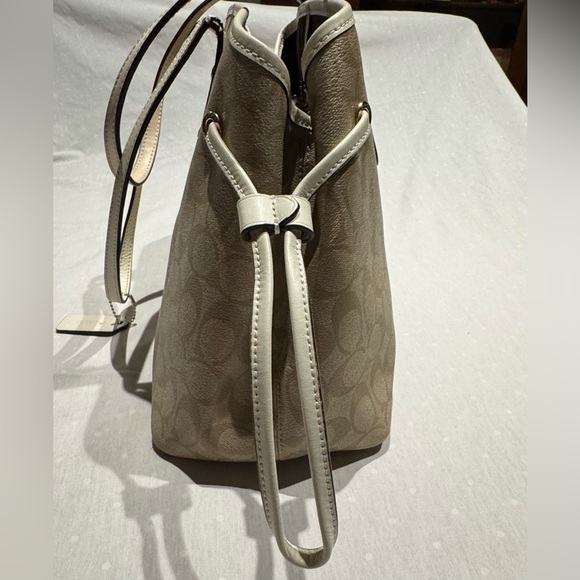 Coach Beige/White Signature Coated Canvas and Leather Drawstring Carryall Bag - Picture 5 of 16